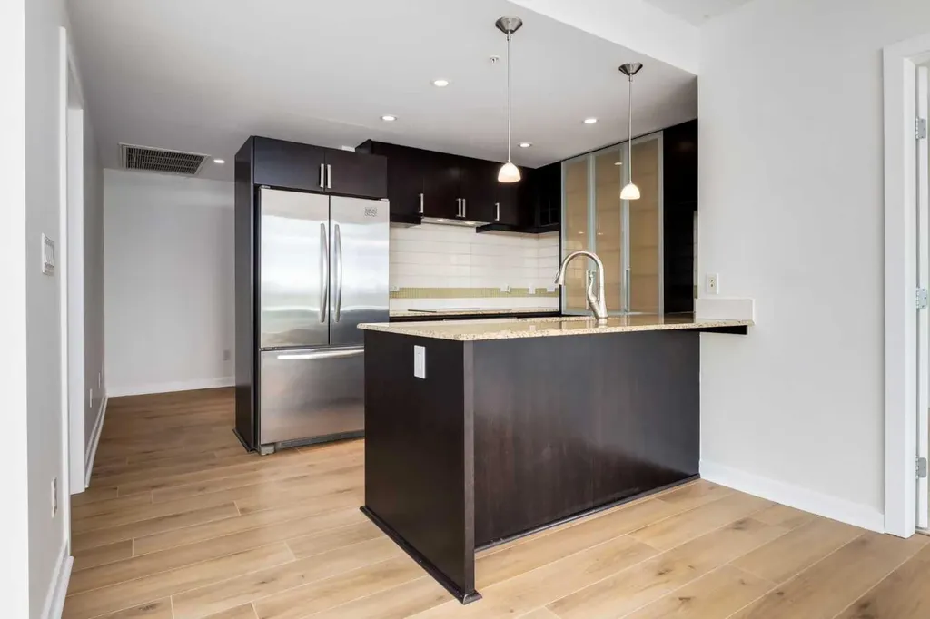 888 4 Avenue SW Calgary AB T2P 0V2