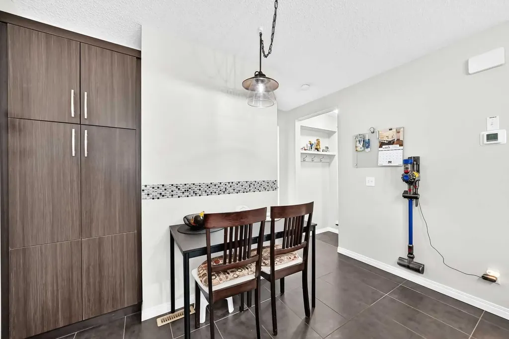 535 Windstone Common SW Airdrie AB T4B 3R7