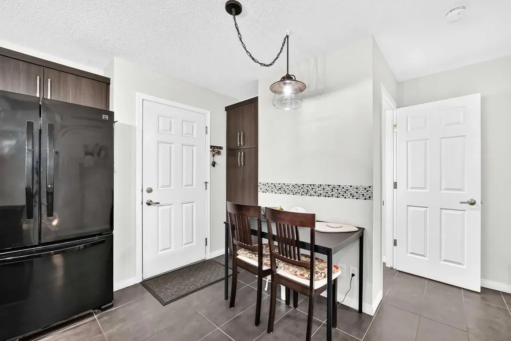 535 Windstone Common SW Airdrie AB T4B 3R7