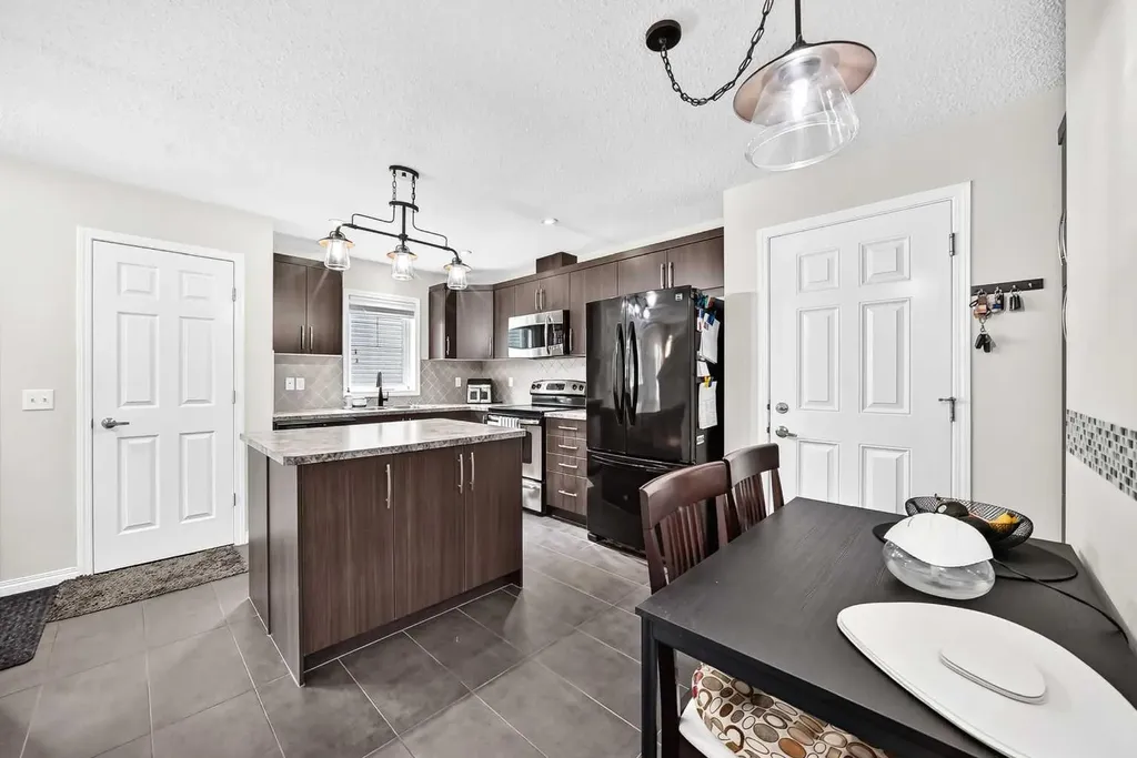 535 Windstone Common SW Airdrie AB T4B 3R7