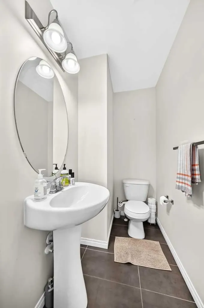 535 Windstone Common SW Airdrie AB T4B 3R7