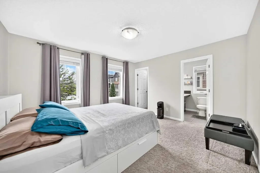 535 Windstone Common SW Airdrie AB T4B 3R7