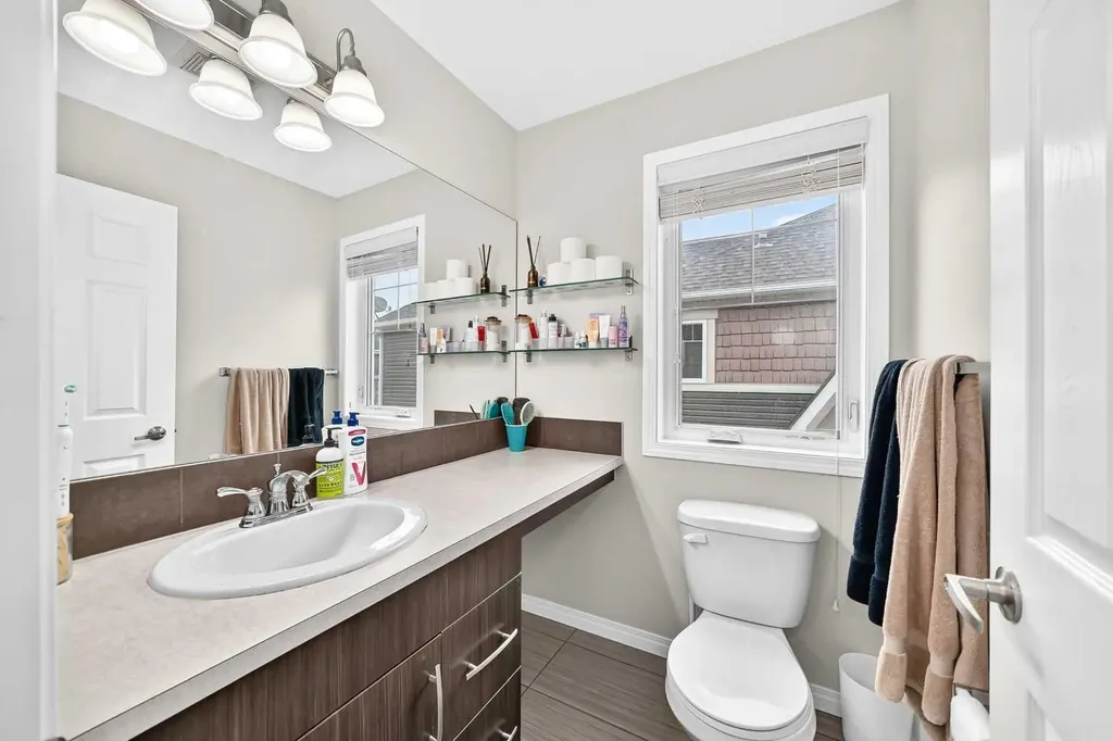535 Windstone Common SW Airdrie AB T4B 3R7