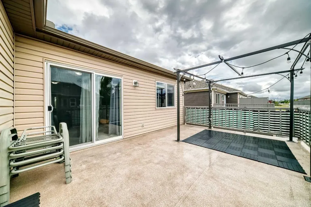 535 Windstone Common SW Airdrie AB T4B 3R7