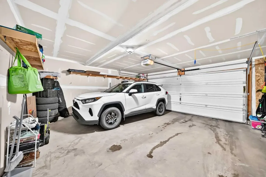 535 Windstone Common SW Airdrie AB T4B 3R7