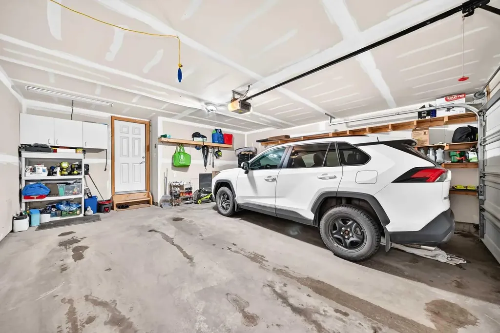 535 Windstone Common SW Airdrie AB T4B 3R7