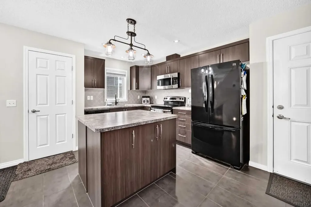 535 Windstone Common SW Airdrie AB T4B 3R7