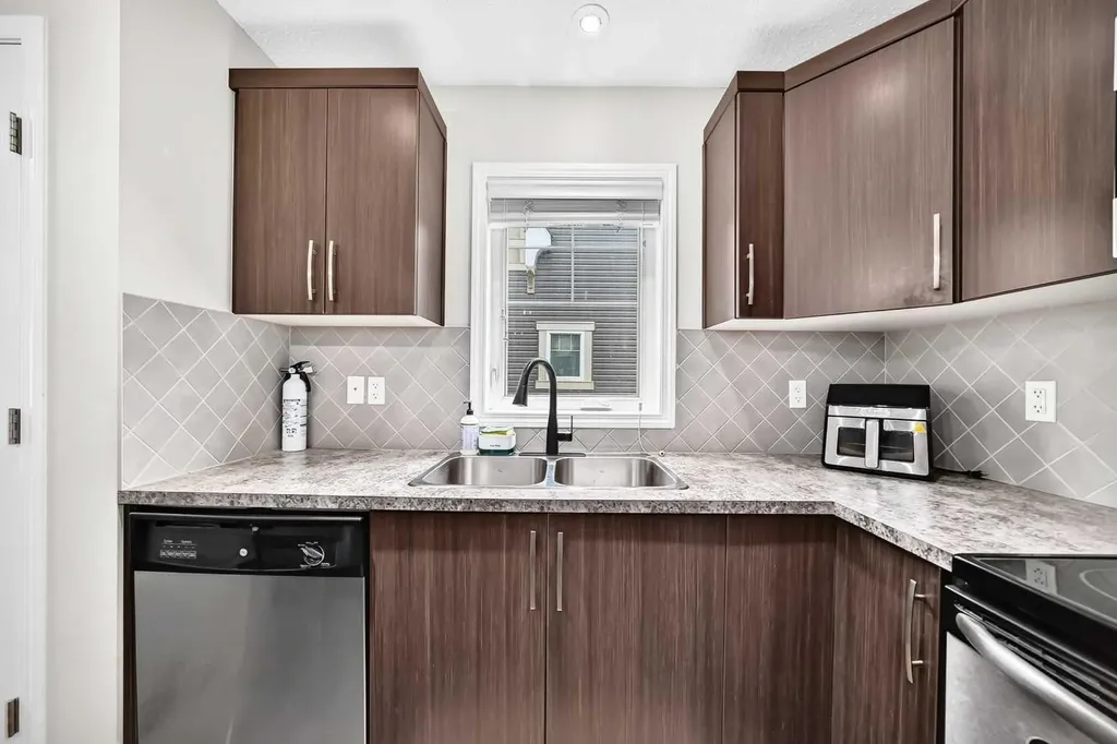 535 Windstone Common SW Airdrie AB T4B 3R7