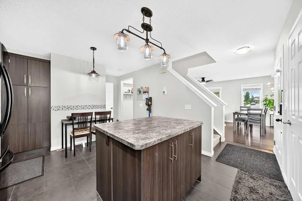 535 Windstone Common SW Airdrie AB T4B 3R7