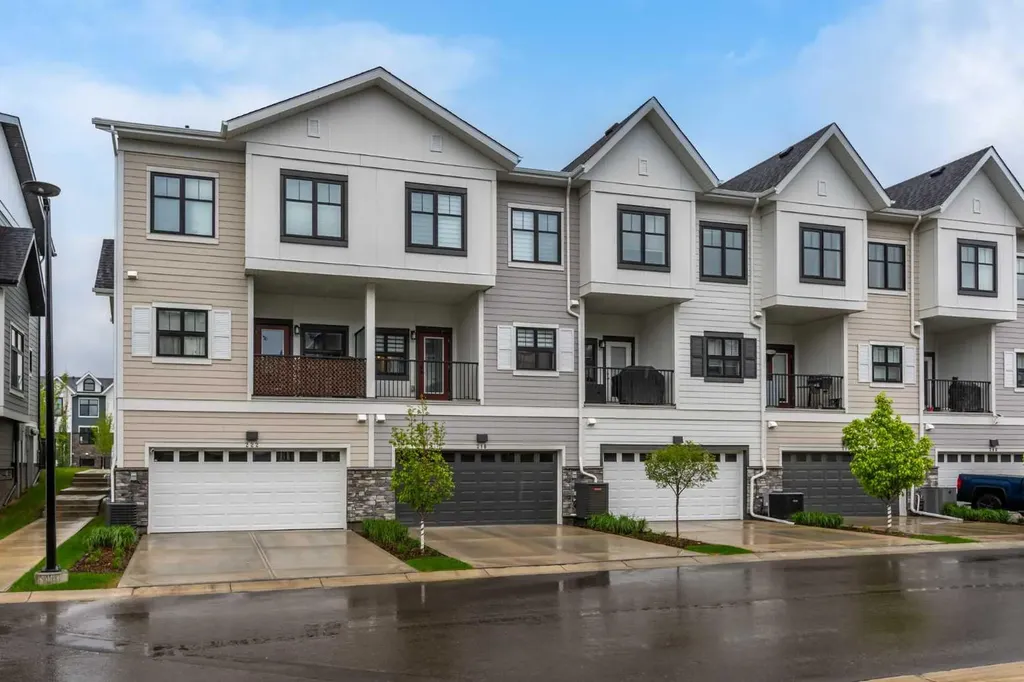 218 Les Jardins Park SE Calgary AB T2C 5V3