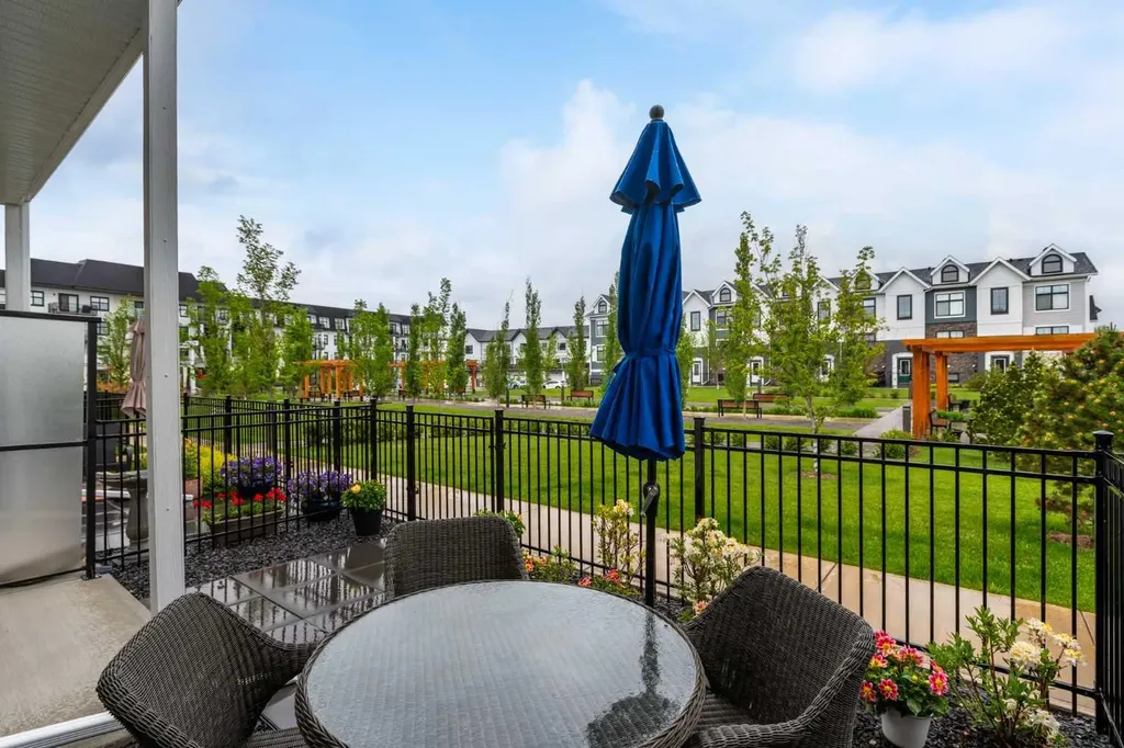 218 Les Jardins Park SE Calgary AB T2C 5V3