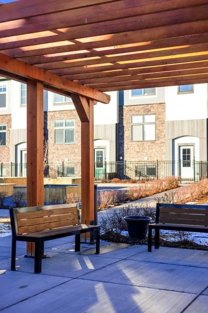 218 Les Jardins Park SE Calgary AB T2C 5V3