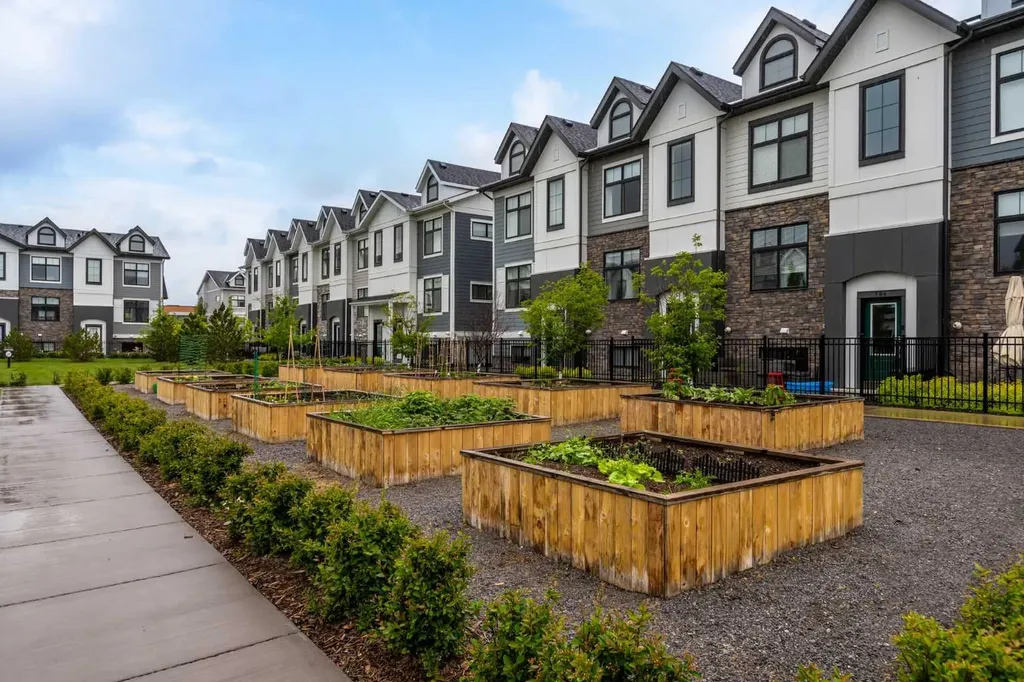218 Les Jardins Park SE Calgary AB T2C 5V3