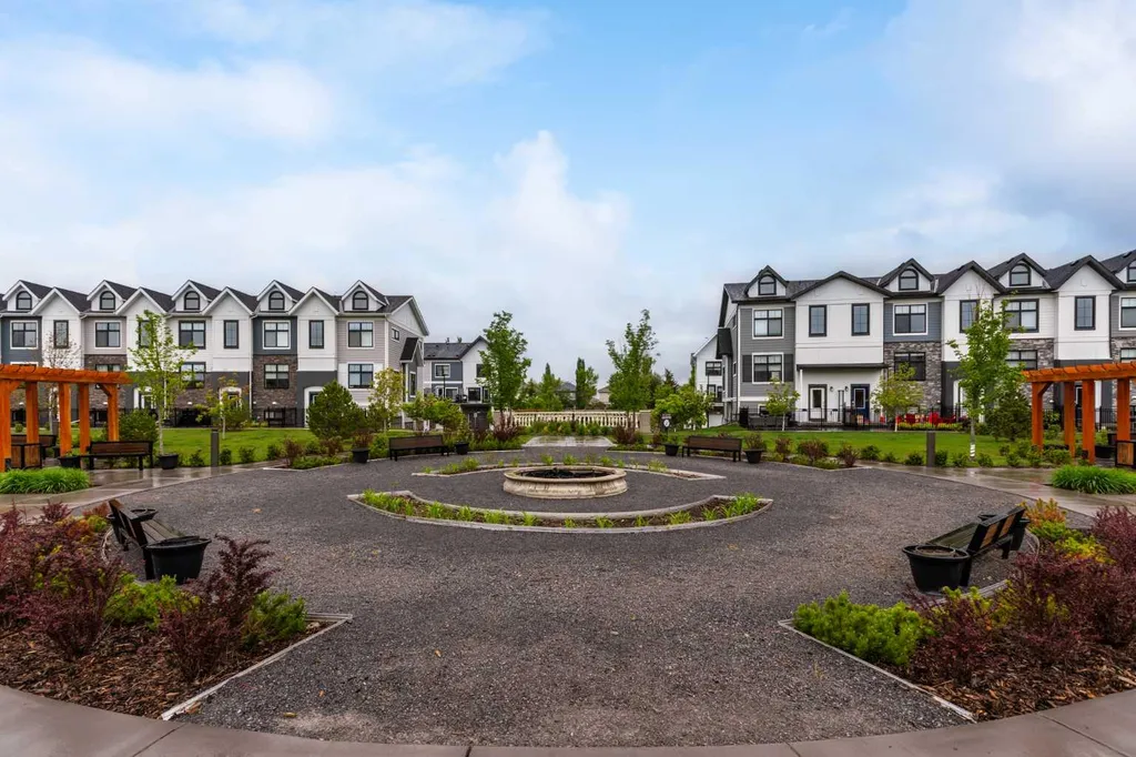 218 Les Jardins Park SE Calgary AB T2C 5V3