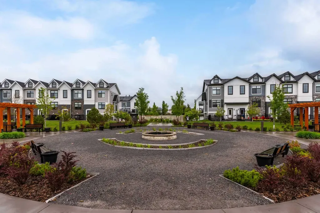 218 Les Jardins Park SE Calgary AB T2C 5V3