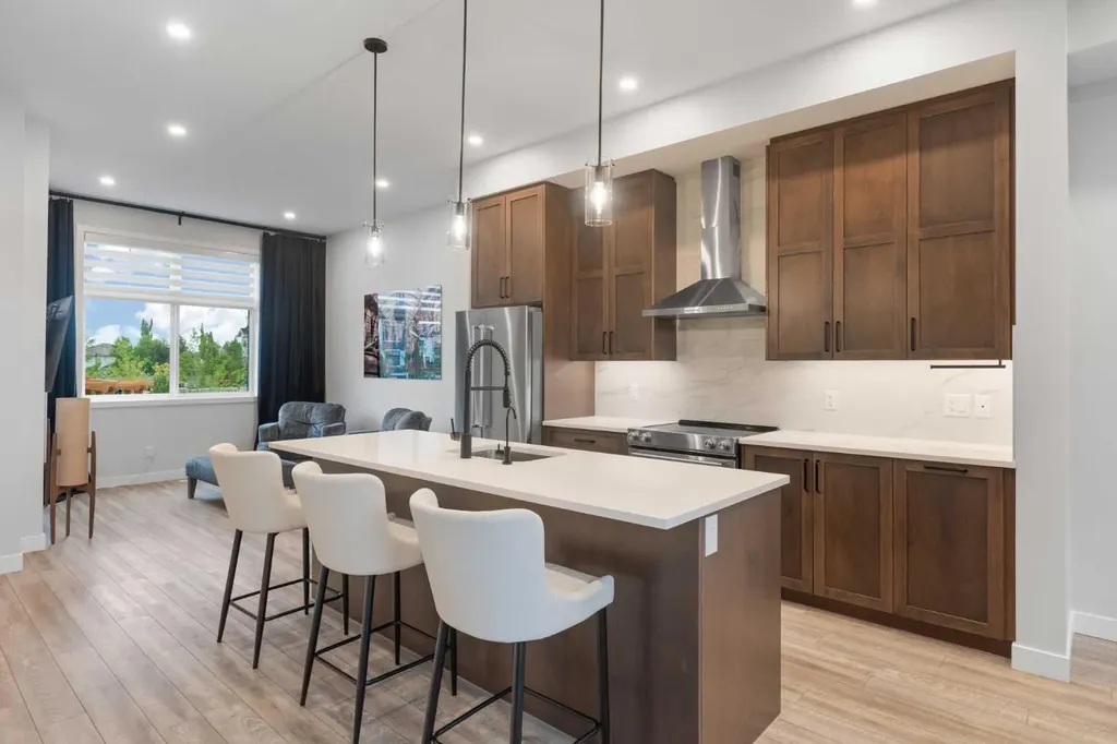 218 Les Jardins Park SE Calgary AB T2C 5V3