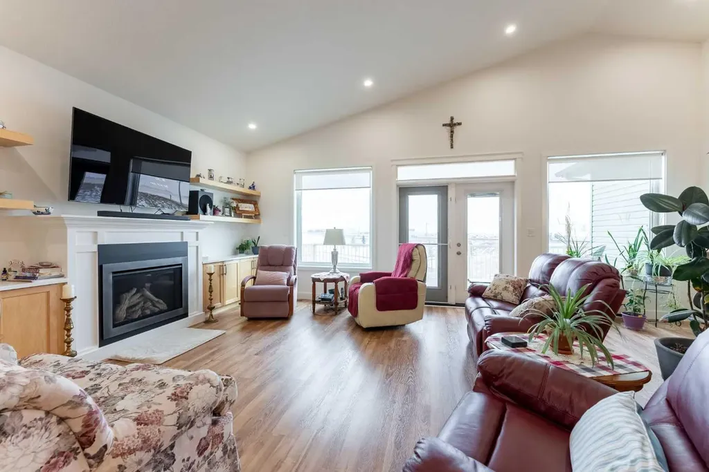 202 Lake Drive Coalhurst AB T0L0V0