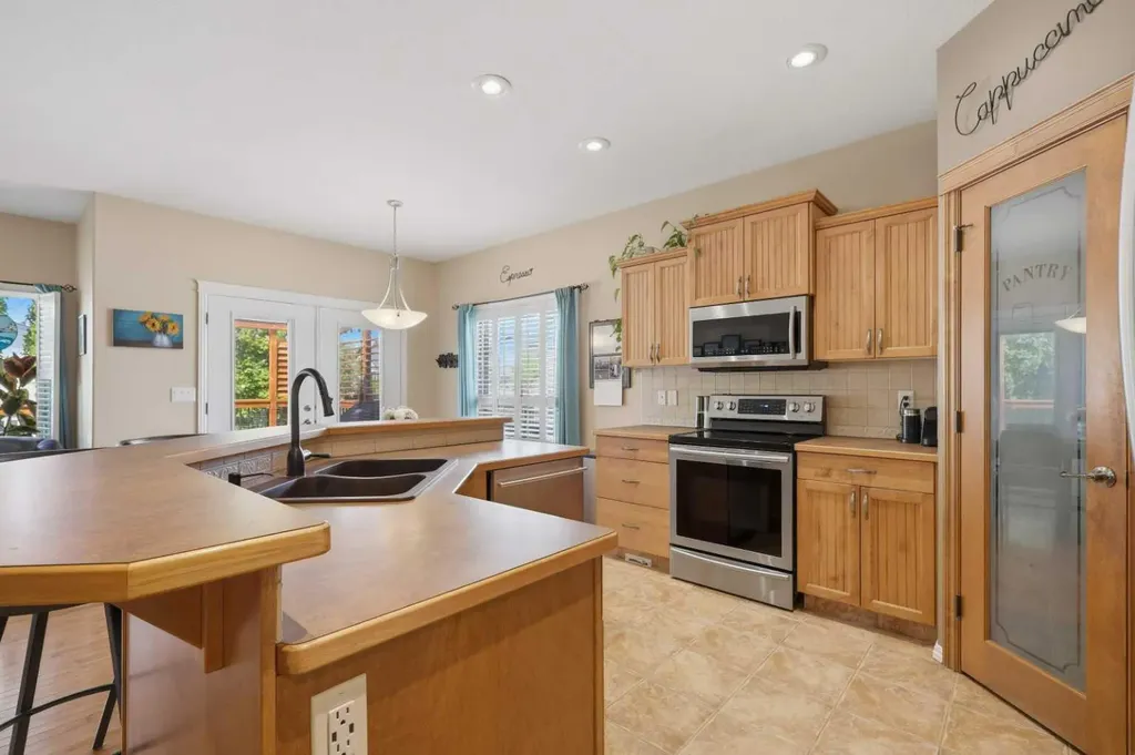 166 Lougheed Close Red Deer AB T4R 3G7