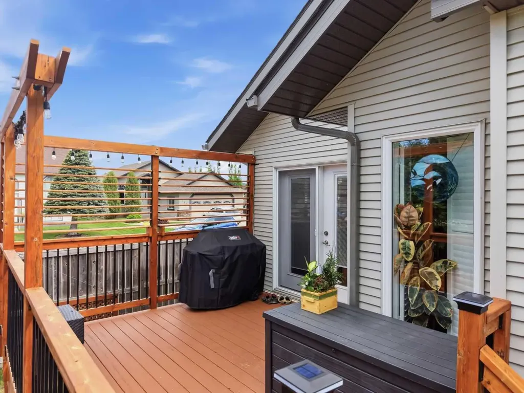 166 Lougheed Close Red Deer AB T4R 3G7