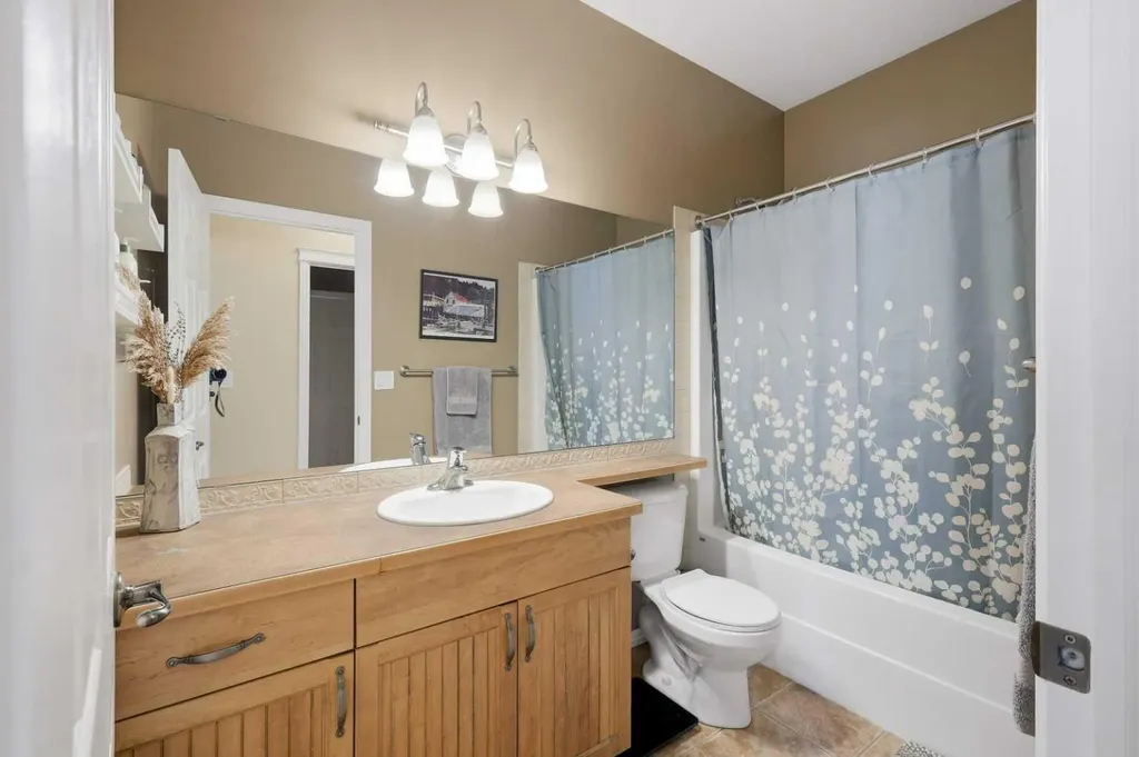 166 Lougheed Close Red Deer AB T4R 3G7