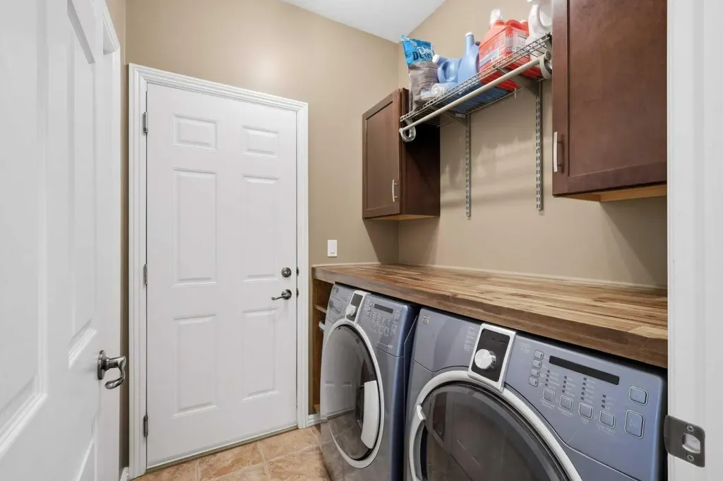 166 Lougheed Close Red Deer AB T4R 3G7