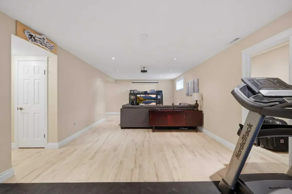 166 Lougheed Close Red Deer AB T4R 3G7