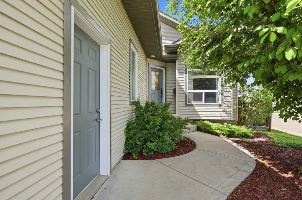 166 Lougheed Close Red Deer AB T4R 3G7
