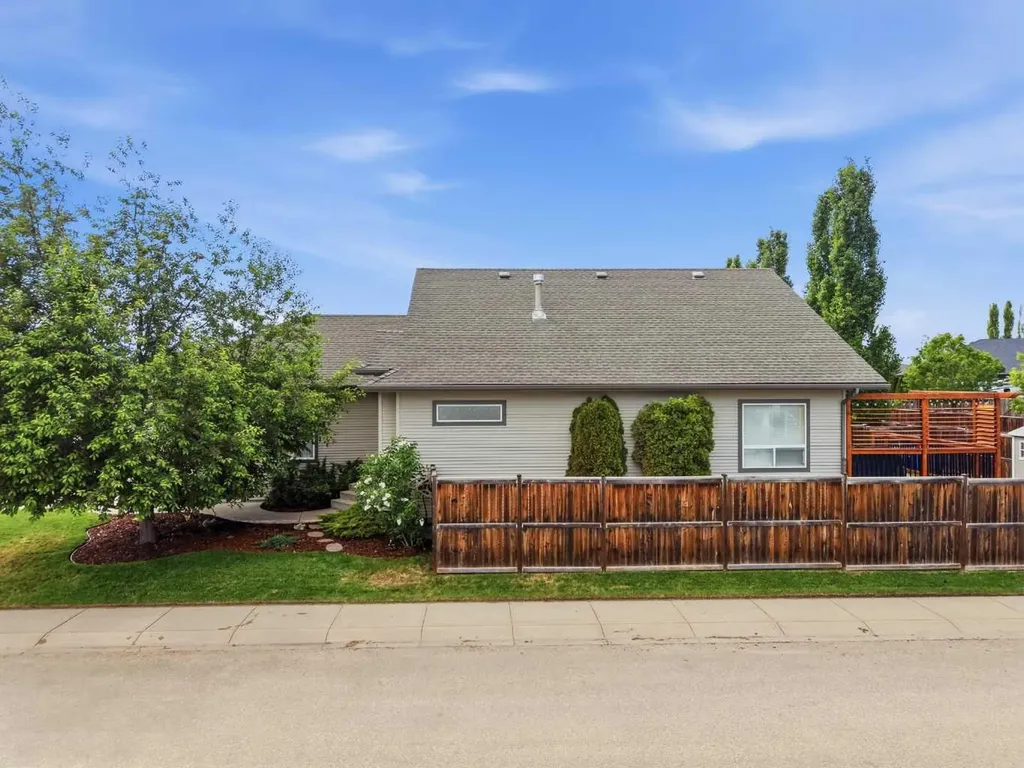 166 Lougheed Close Red Deer AB T4R 3G7