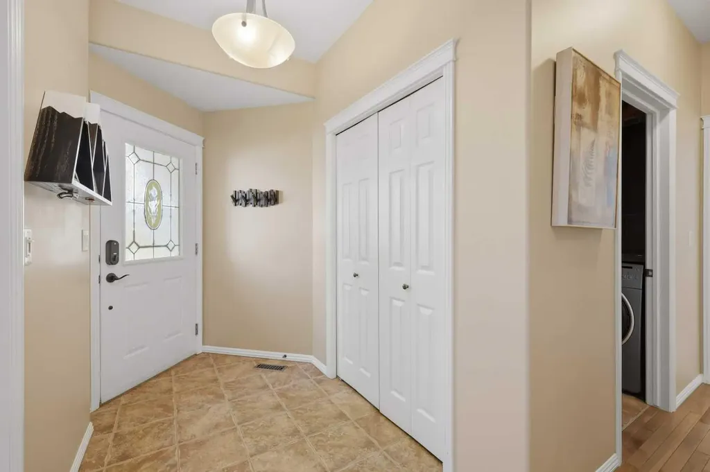 166 Lougheed Close Red Deer AB T4R 3G7