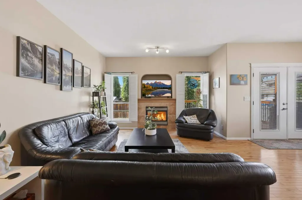 166 Lougheed Close Red Deer AB T4R 3G7