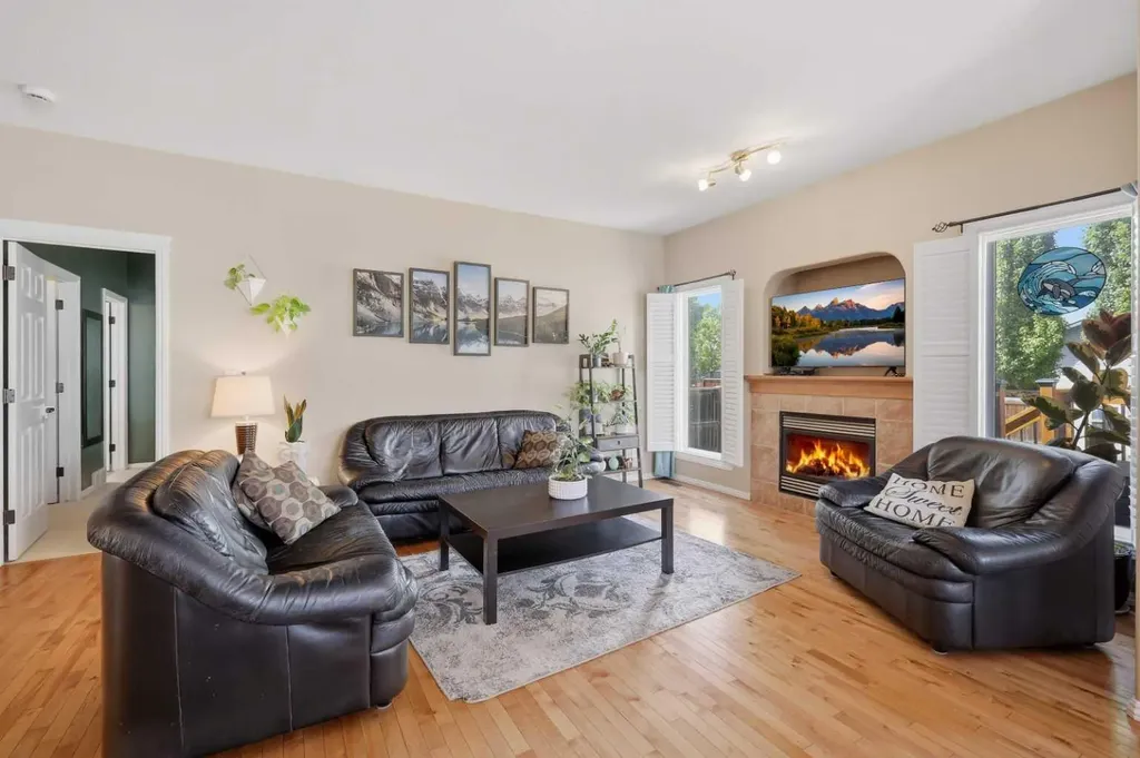 166 Lougheed Close Red Deer AB T4R 3G7