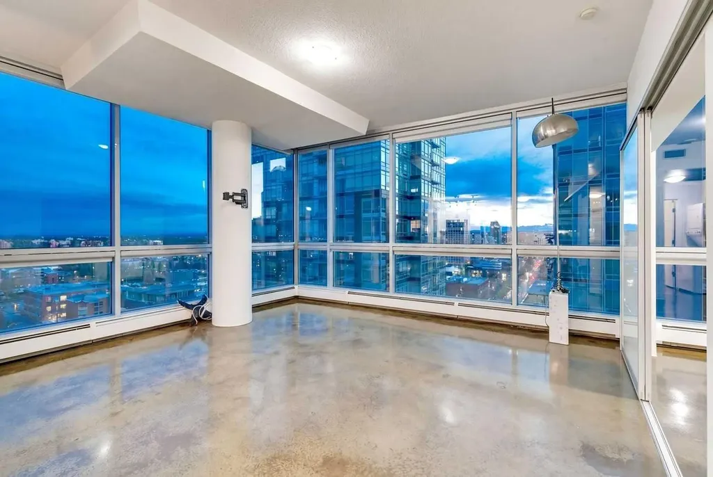 135 13 Avenue SW Calgary AB T2R 0W8