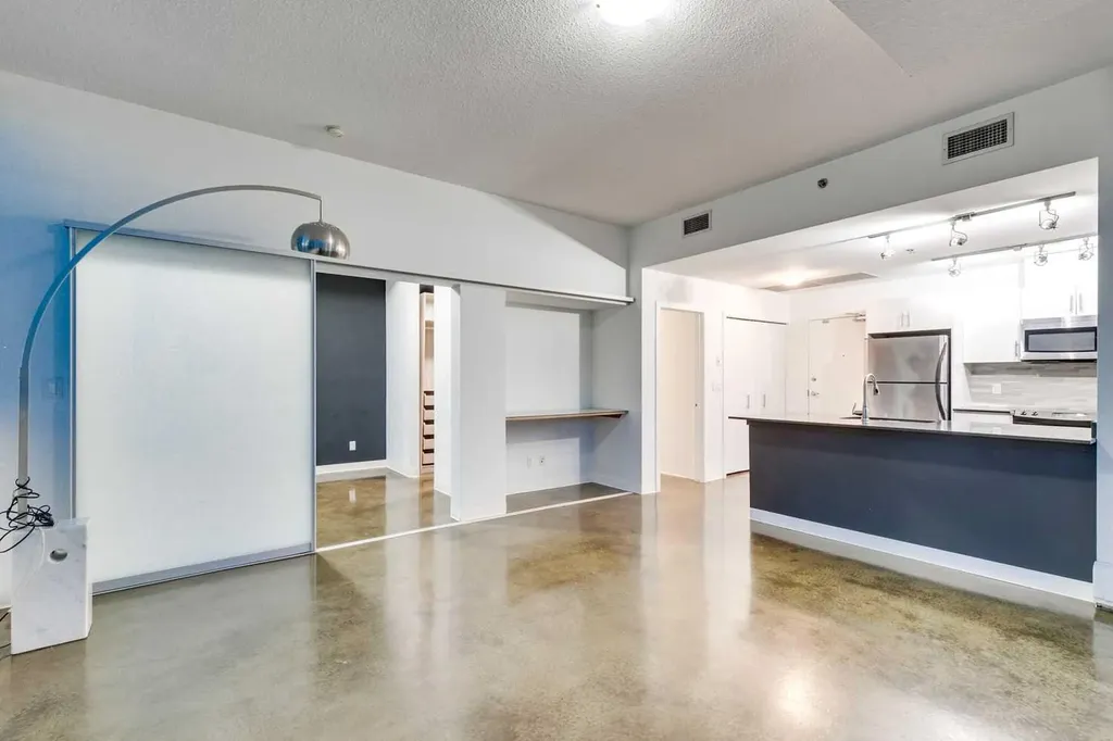 135 13 Avenue SW Calgary AB T2R 0W8