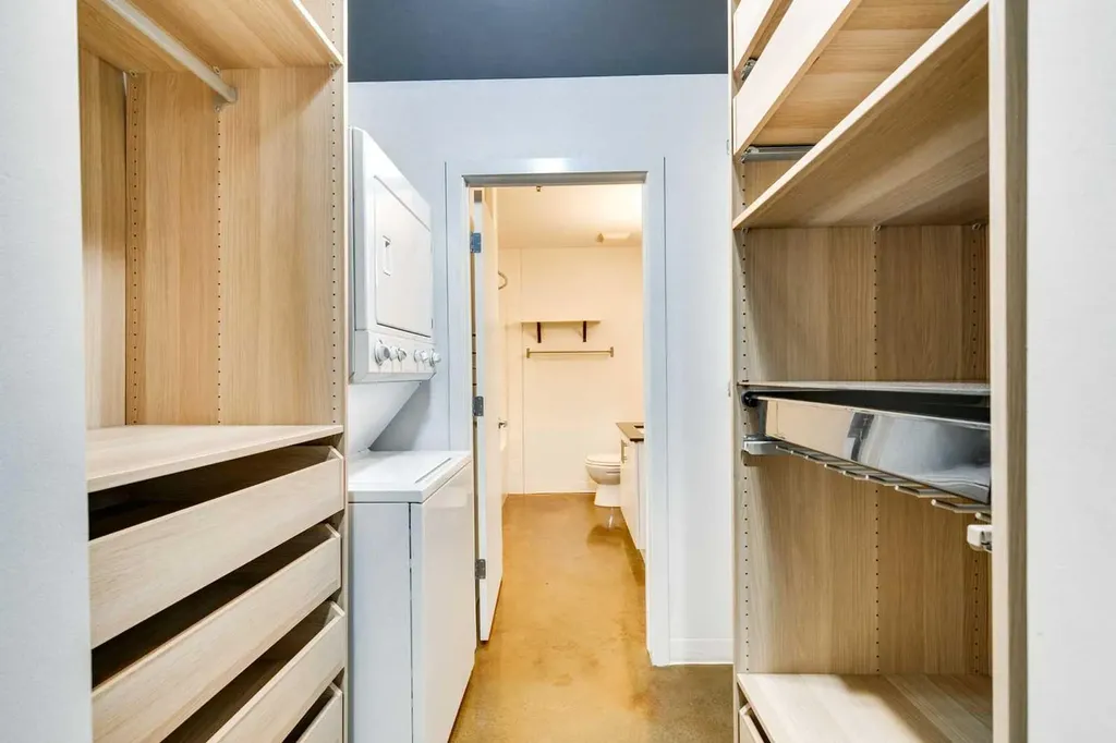 135 13 Avenue SW Calgary AB T2R 0W8