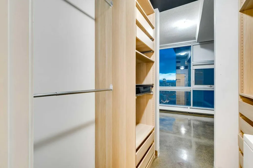 135 13 Avenue SW Calgary AB T2R 0W8