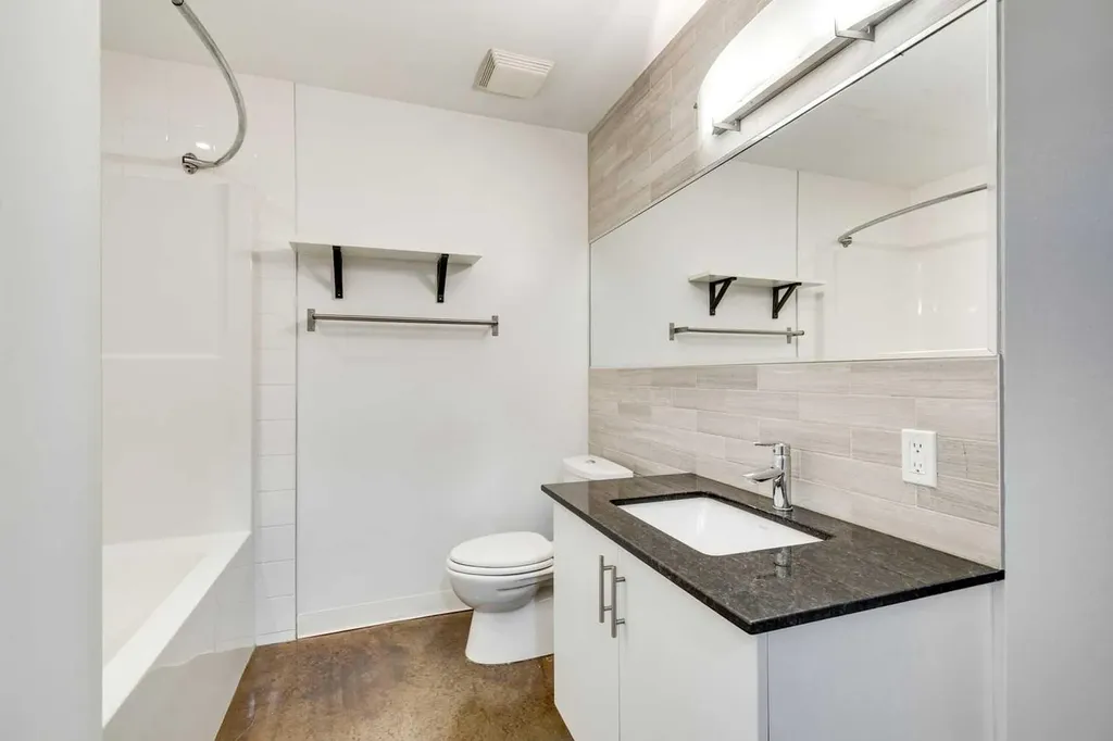 135 13 Avenue SW Calgary AB T2R 0W8