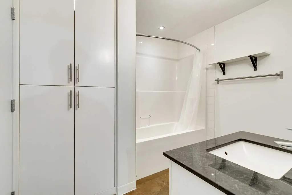 135 13 Avenue SW Calgary AB T2R 0W8