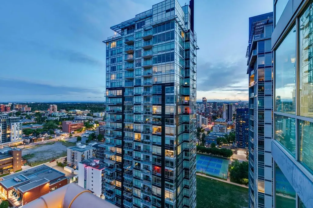 135 13 Avenue SW Calgary AB T2R 0W8