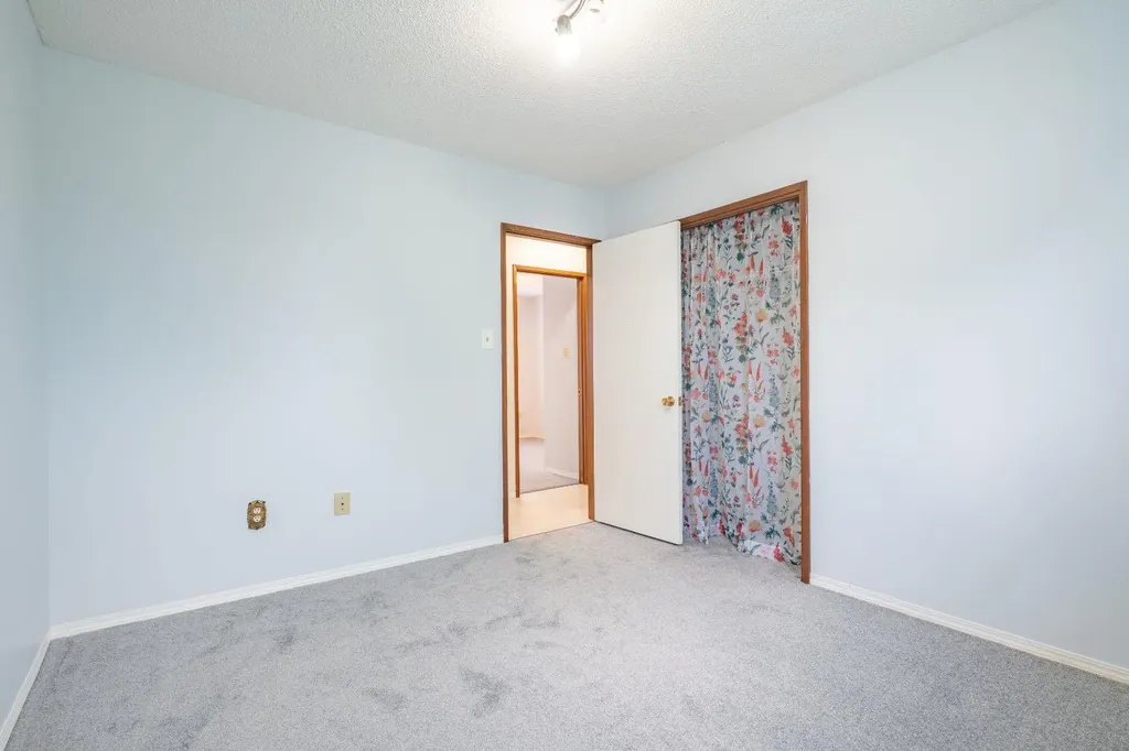 2397 24 Street SE Medicine Hat AB T1B1B1