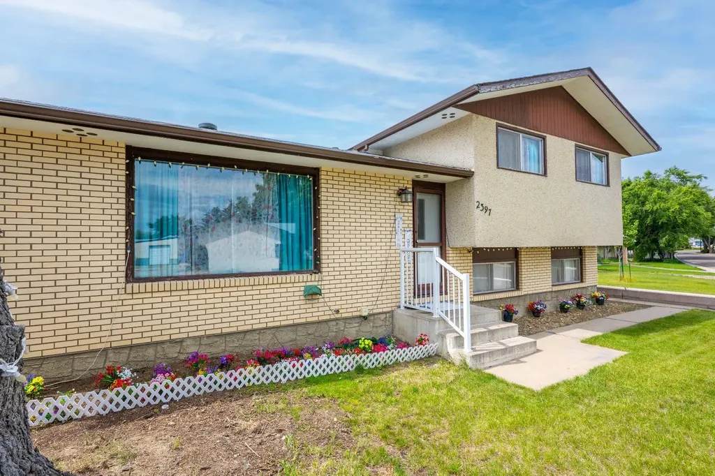 2397 24 Street SE Medicine Hat AB T1B1B1