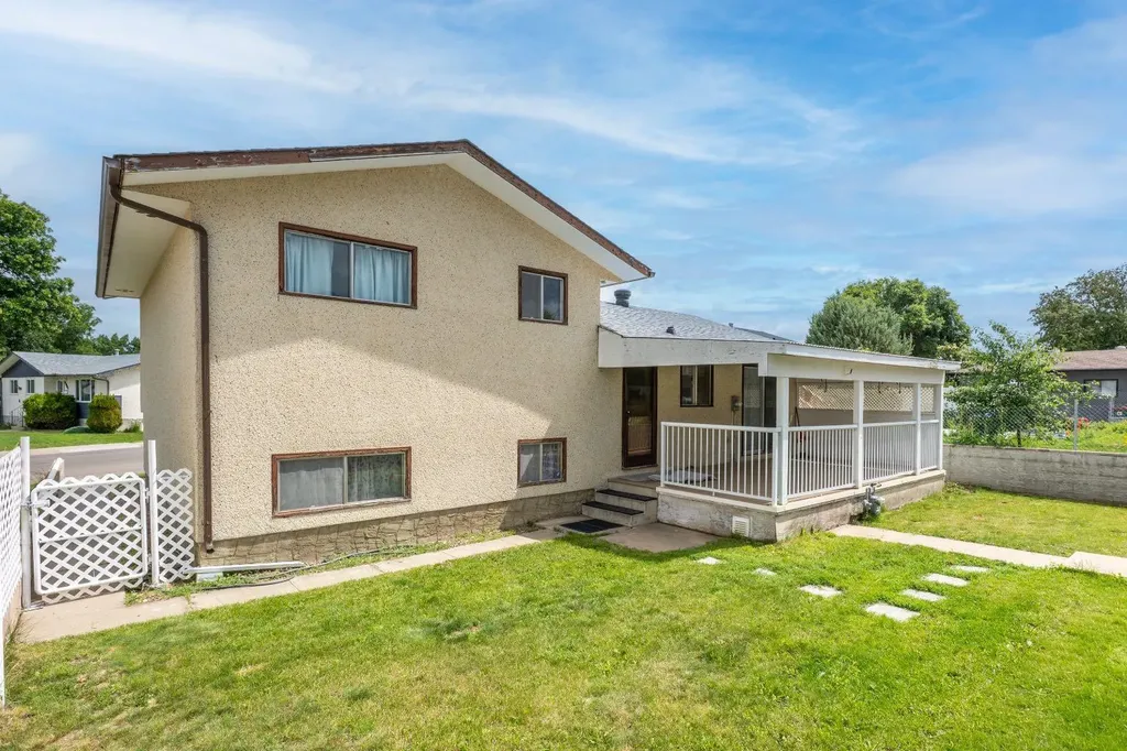 2397 24 Street SE Medicine Hat AB T1B1B1