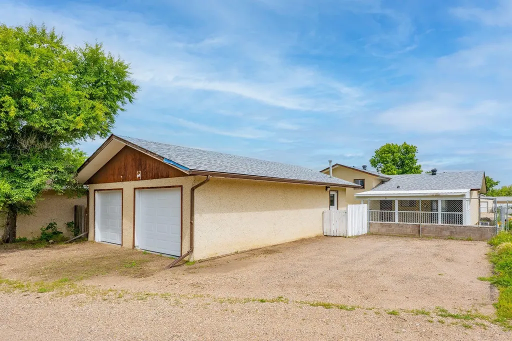 2397 24 Street SE Medicine Hat AB T1B1B1