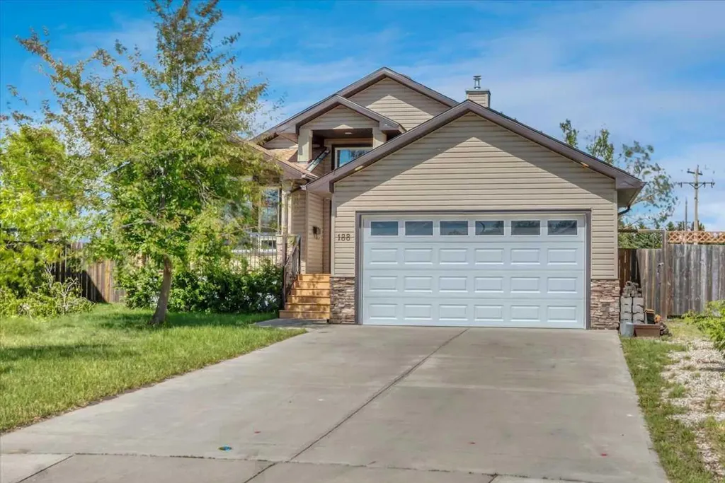 188 Aspen Creek Crescent Strathmore AB T1P 0A7