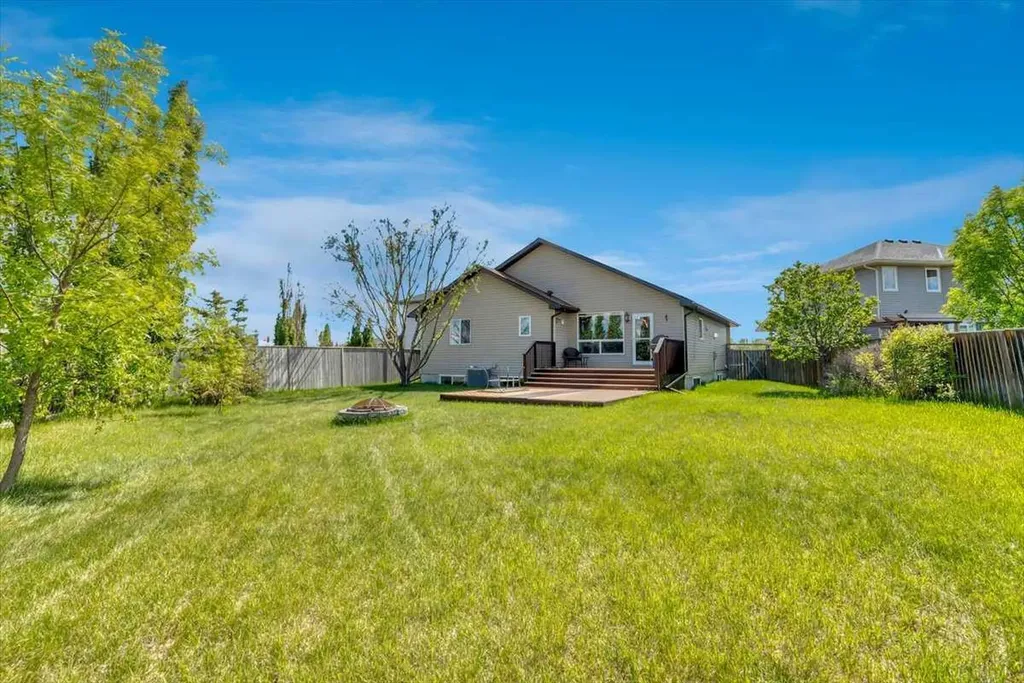 188 Aspen Creek Crescent Strathmore AB T1P 0A7