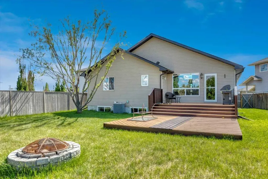 188 Aspen Creek Crescent Strathmore AB T1P 0A7