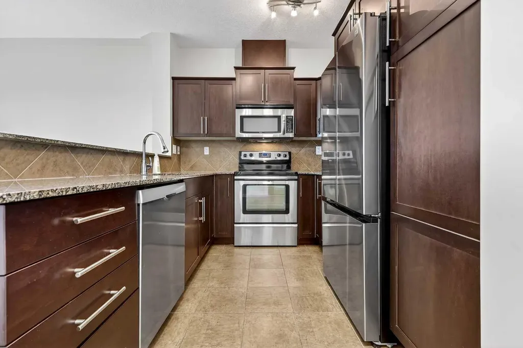 35 Inglewood Park SE Calgary AB T2G 1B5