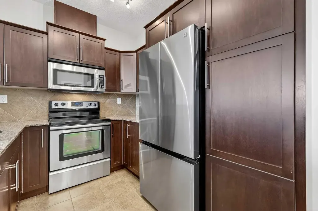 35 Inglewood Park SE Calgary AB T2G 1B5