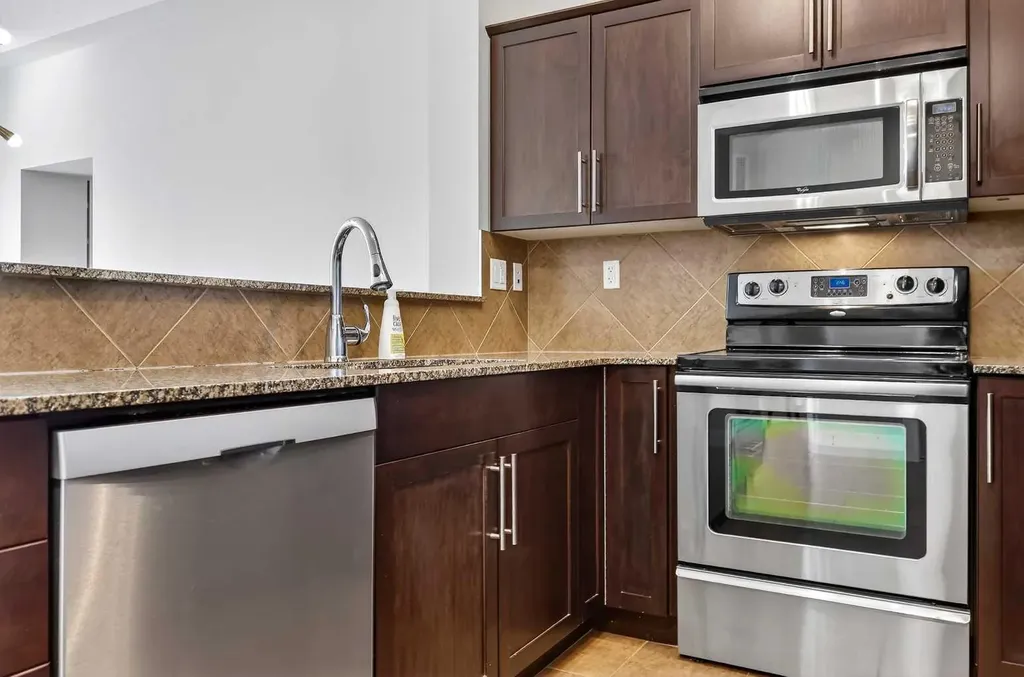 35 Inglewood Park SE Calgary AB T2G 1B5