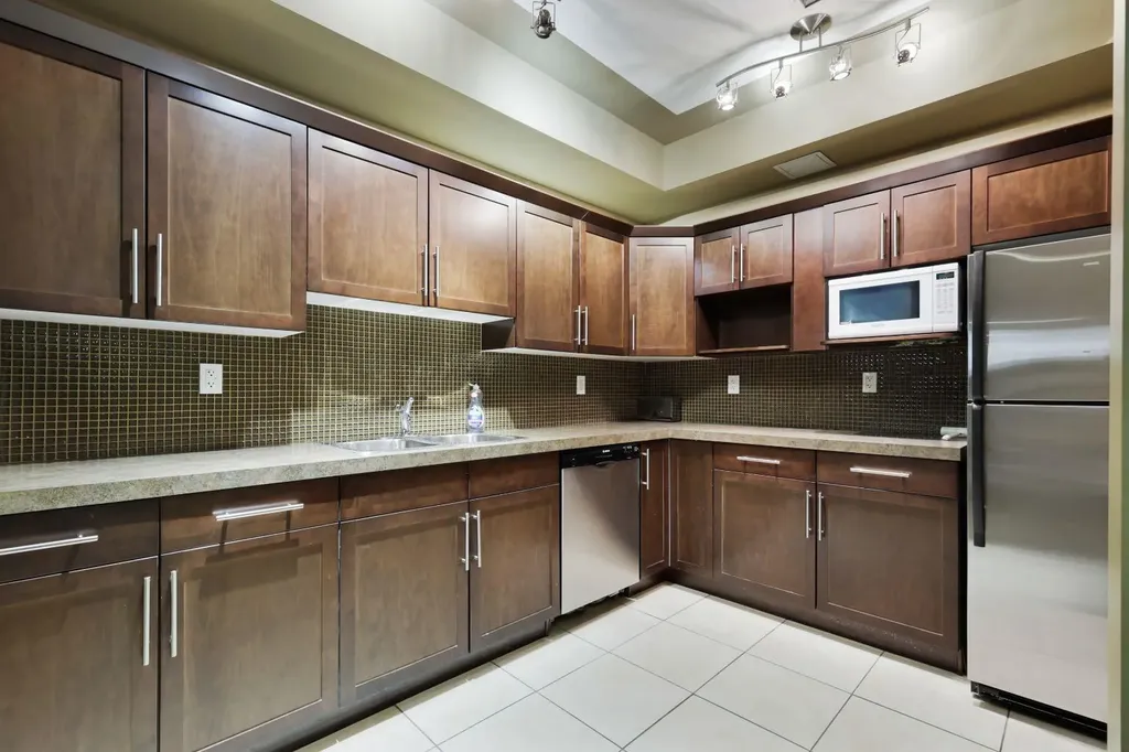 35 Inglewood Park SE Calgary AB T2G 1B5