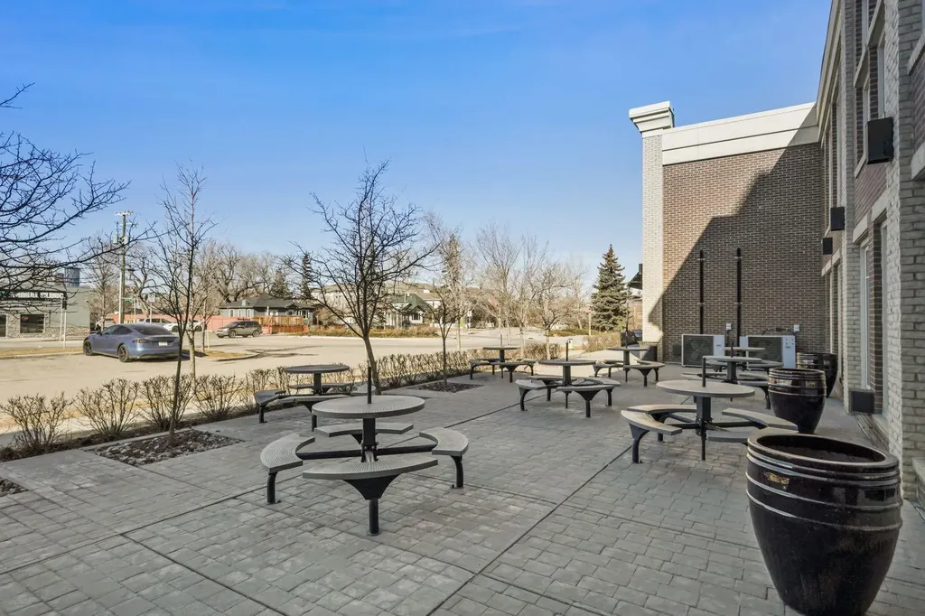 35 Inglewood Park SE Calgary AB T2G 1B5